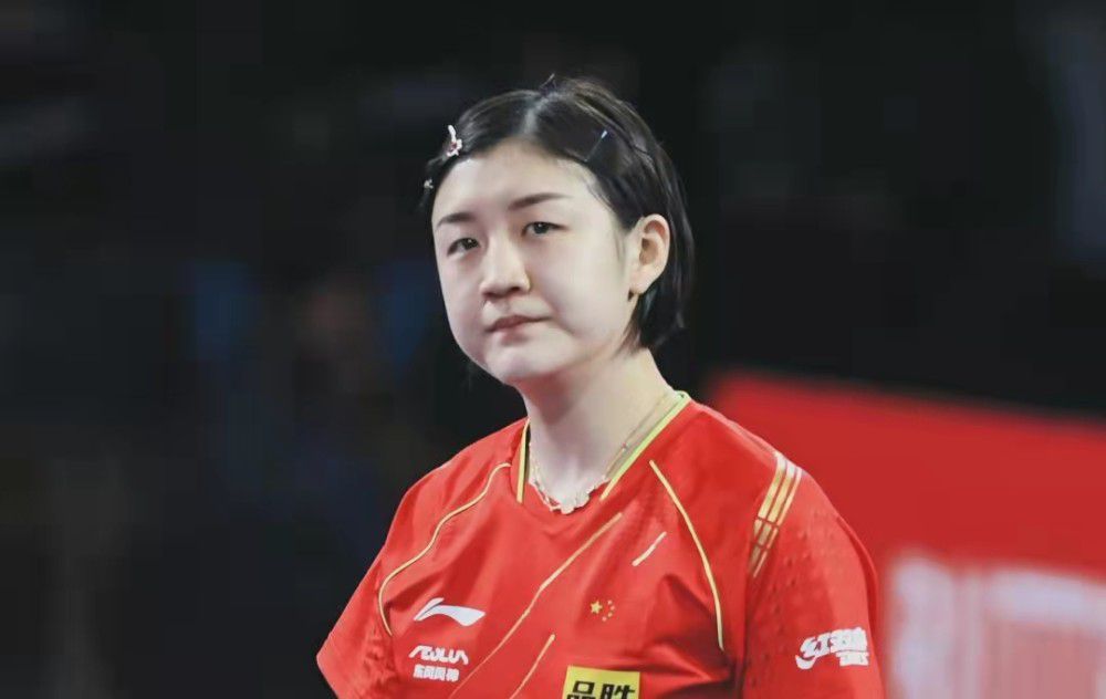 于一伟厉声道：小子，你少在我面前油嘴滑舌，我知道你是什么意思，无非就是想在费小姐面前表现一下自己，但是你错就错在不该在我面前搞拉踩我父亲和我师伯。
